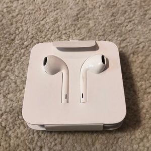 NEW Apple Headphones